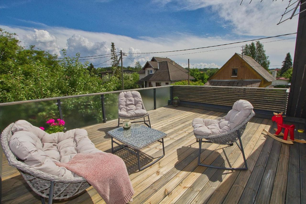 Apartment With Private Garden And Large Balcony Pärnu Dış mekan fotoğraf