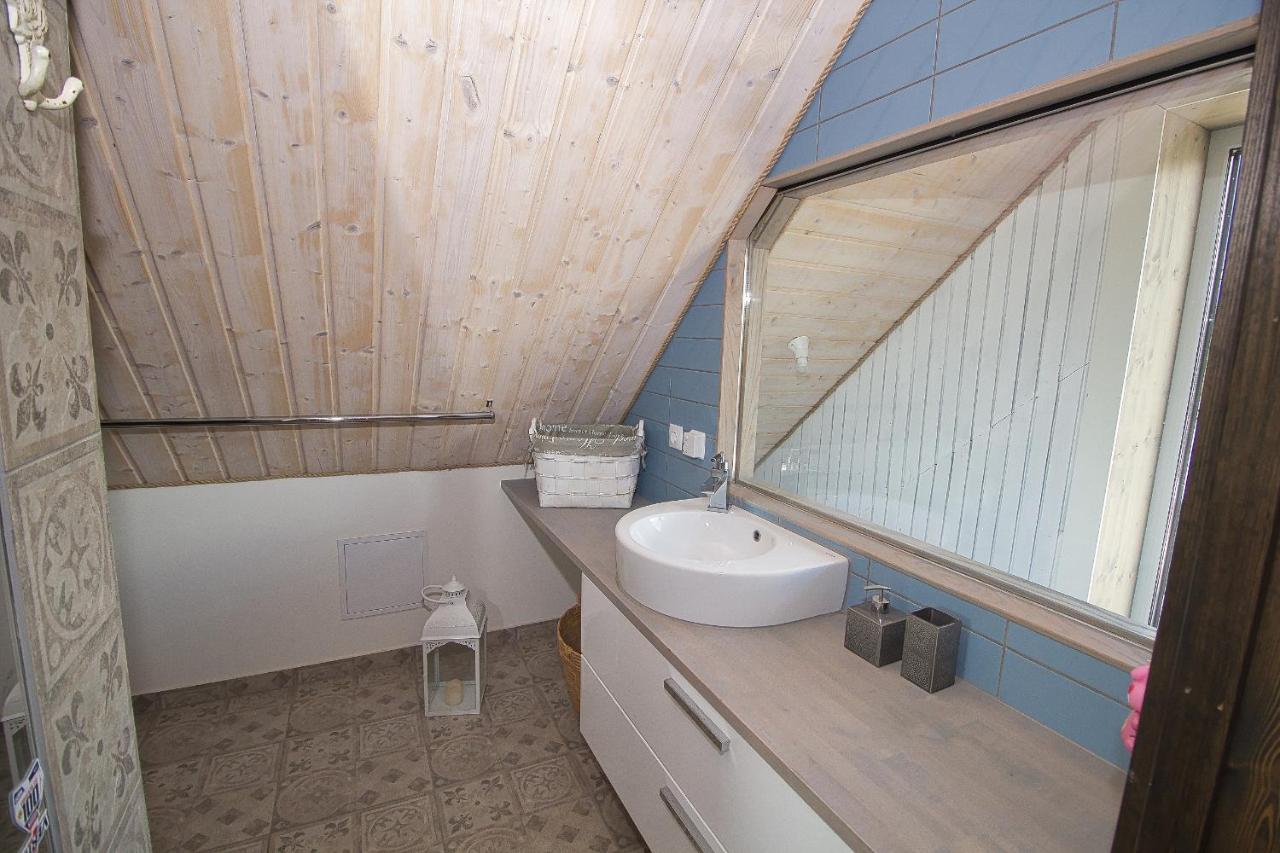 Apartment With Private Garden And Large Balcony Pärnu Dış mekan fotoğraf
