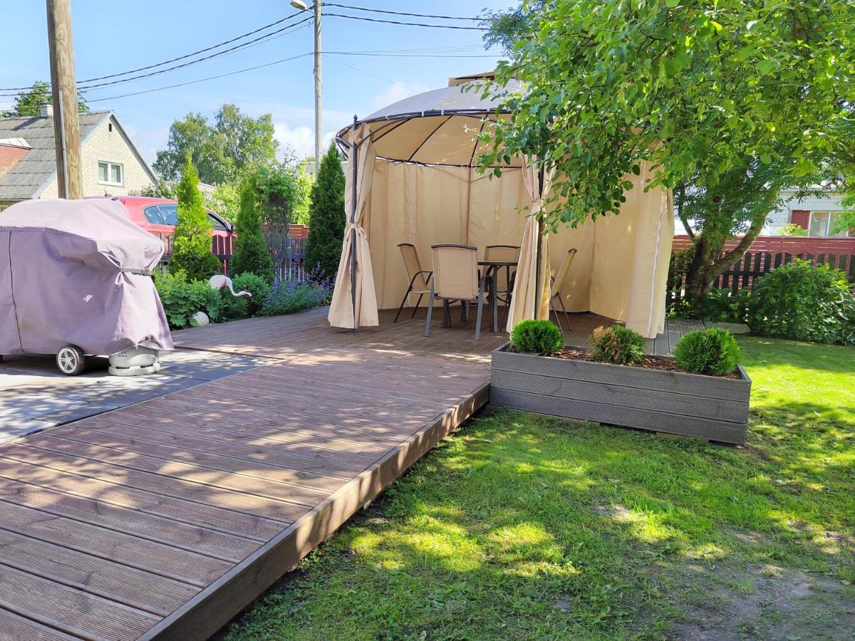 Apartment With Private Garden And Large Balcony Pärnu Dış mekan fotoğraf